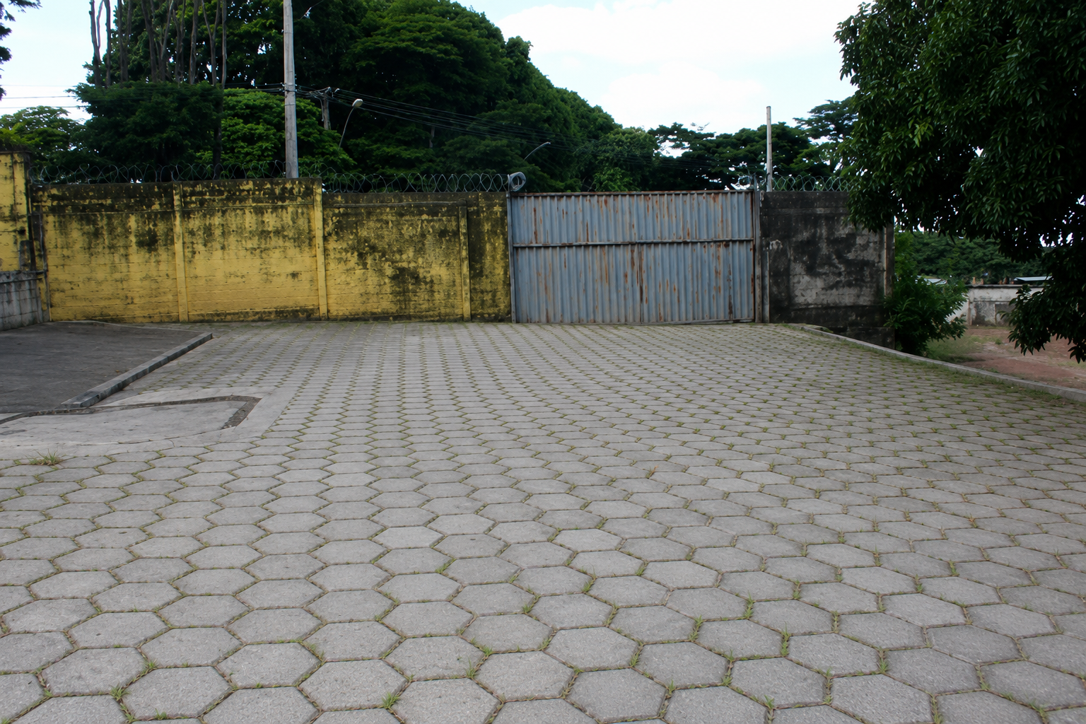 Área industrial para alugar em Contagem, na Cidade Industrial, com 6.500 m²