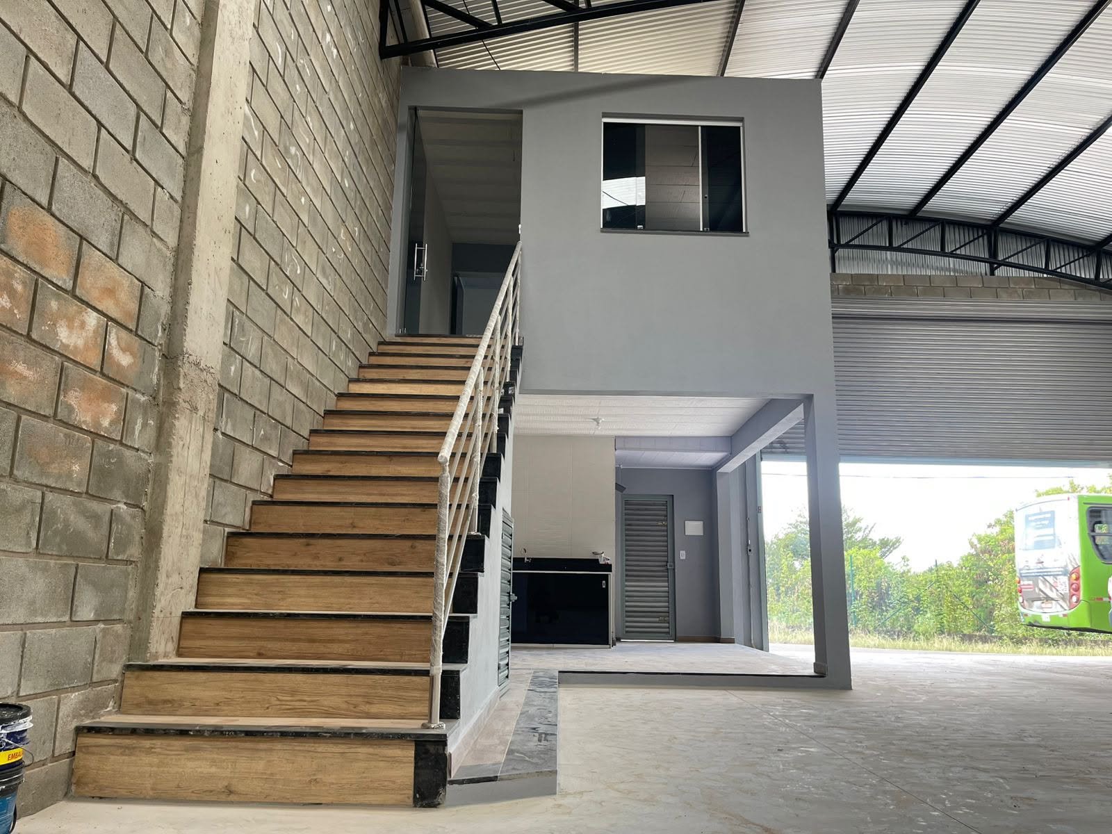 3f4a6579-61dd-43d4-9f9f-8867289ebd72 GALPÃO 360M² AO LADO DA PRATIQUE BAIRRO STª MARIA