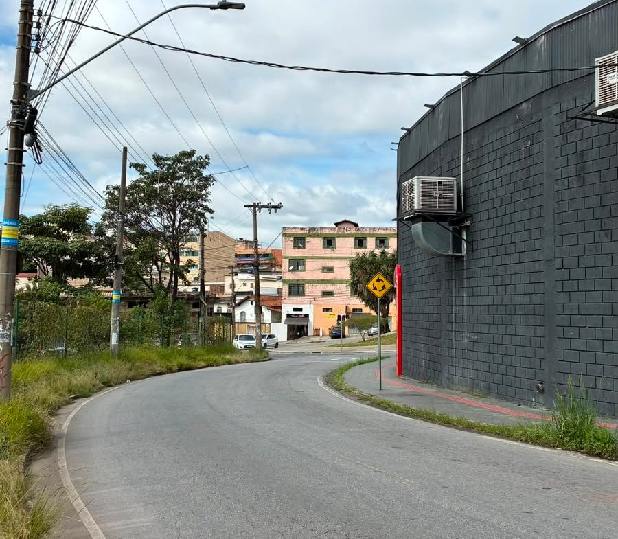 5cffe021-6245-4c8b-8fee-1693c6cb7509 GALPÃO 360M² AO LADO DA PRATIQUE BAIRRO STª MARIA