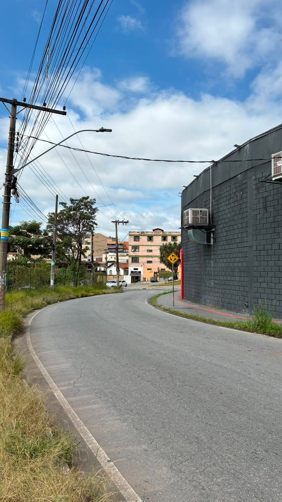 5cffe021-6245-4c8b-8fee-1693c6cb7509 GALPÃO 360M² AO LADO DA PRATIQUE BAIRRO STª MARIA