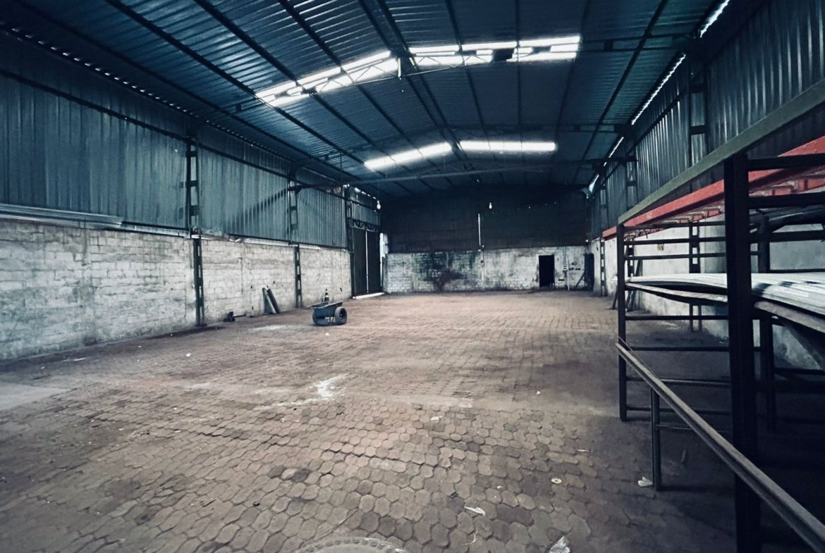 Galpão Industrial para Alugar em Belo Horizonte | 500m² | Bairro Pilar | Acesso para Carretas e Bitrens