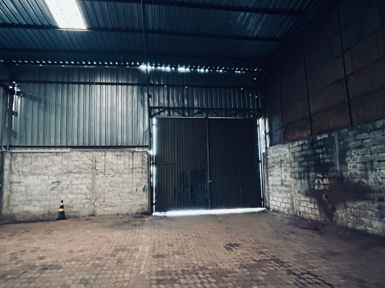 Galpão Industrial para Alugar em Belo Horizonte | 500m² | Bairro Pilar | Acesso para Carretas e Bitrens