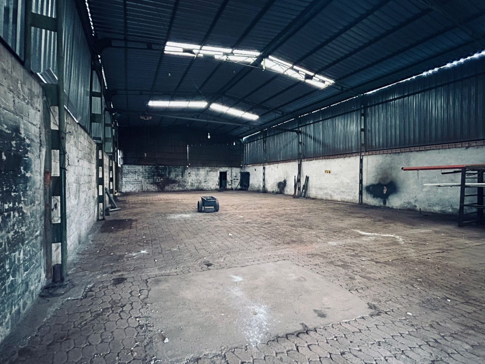 Galpão Industrial para Alugar em Belo Horizonte | 500m² | Bairro Pilar | Acesso para Carretas e Bitrens
