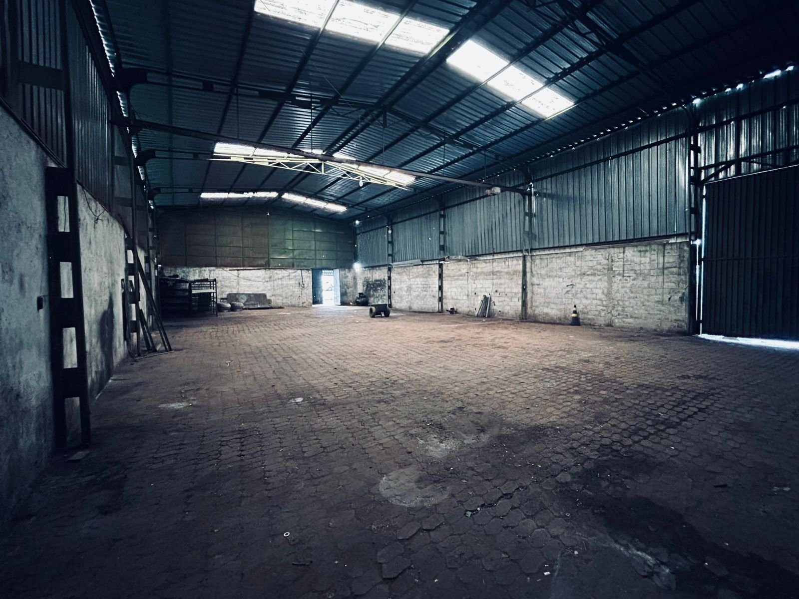 Galpão Industrial para Alugar em Belo Horizonte | 500m² | Bairro Pilar | Acesso para Carretas e Bitrens