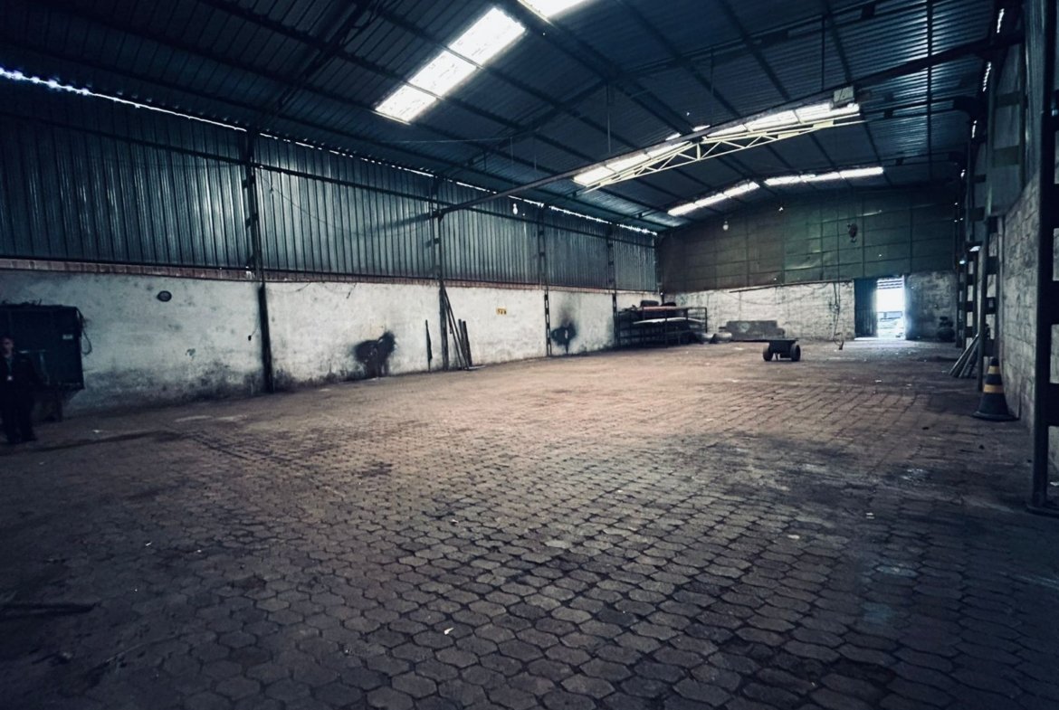 Galpão Industrial para Alugar em Belo Horizonte | 500m² | Bairro Pilar | Acesso para Carretas e Bitrens