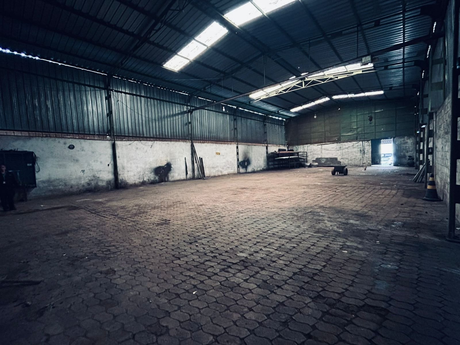Galpão Industrial para Alugar em Belo Horizonte | 500m² | Bairro Pilar | Acesso para Carretas e Bitrens