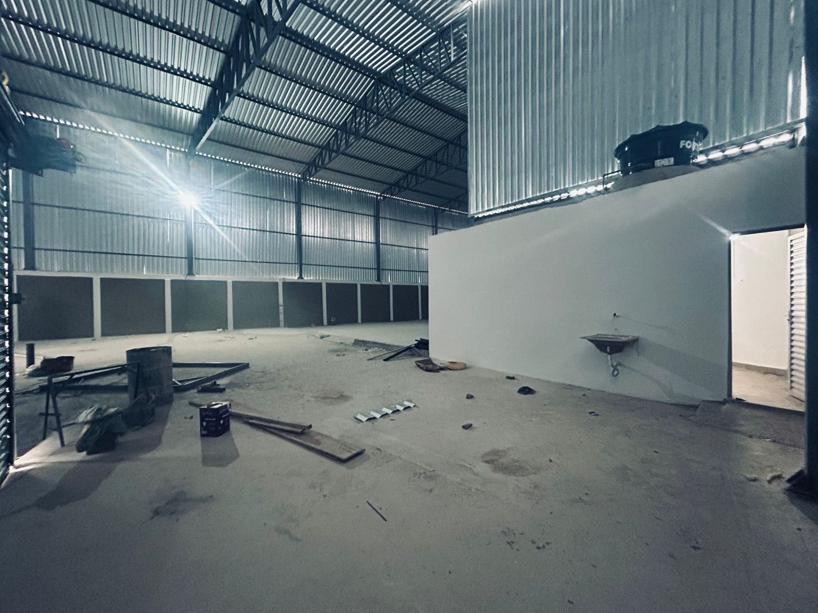Galpão Novo para Alugar em Betim | 1.250m² Construídos | Bairro Amazonas | Pátio de 1.400m²