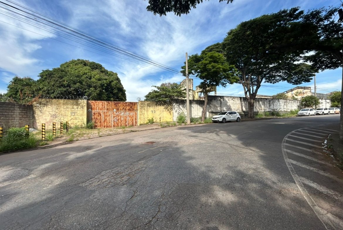 Área Industrial para Alugar em Contagem | 6.500m² | Cidade Industrial | Fácil Acesso para Carretas e Bitrens