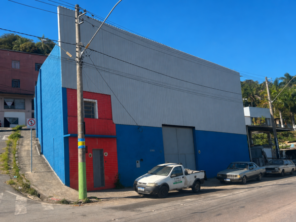 Galpão para Locação em Betim – 450m² no Parque das Indústrias, Pé-Direito de 8m