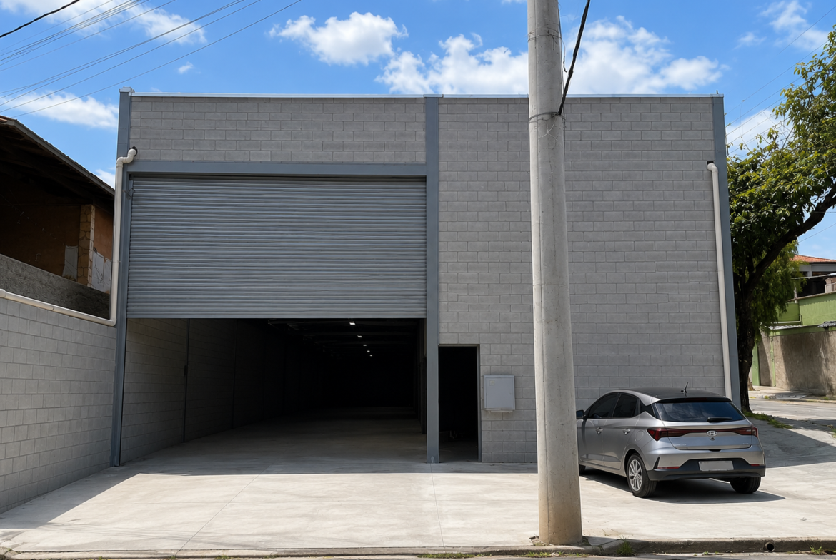 Fachada e portão automático do galpão no Industrial São Luiz, Contagem