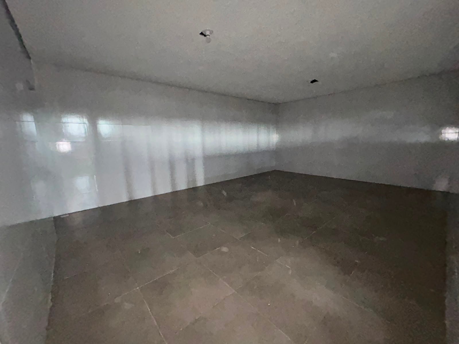 Sala do escritório acabada, pronta para receber a equipe administrativa